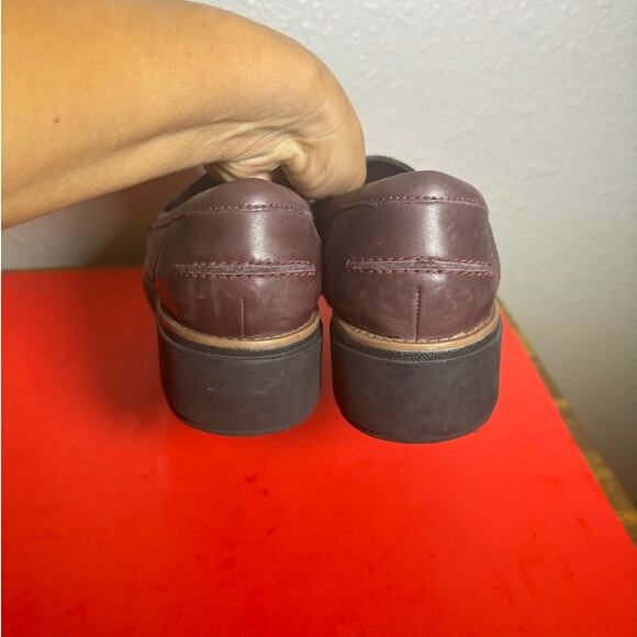 Clarks Womens Loafers Shoes Purple Leather Comfort Slip On Size 7.5 WIDE - Picture 5 of 8